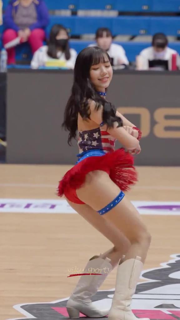 最好的啦啦隊(duì)小姐姐！自信，健康充滿活力！
